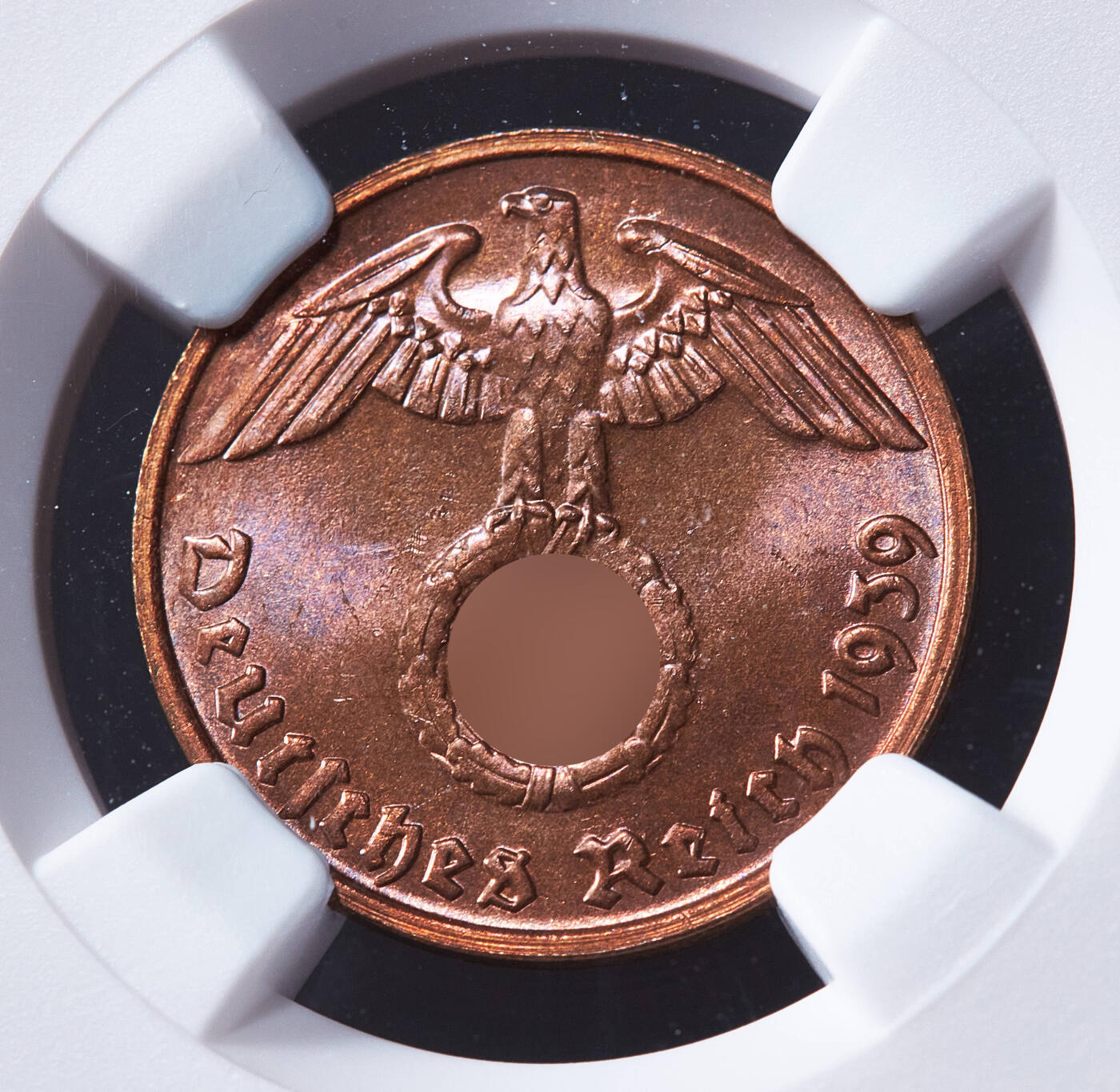 【俄甄集藏】满园春色-2026年(051)04-22星期三 晚 19:30 全场包邮 德国第三帝国1939年G版党徽2芬尼铜币，NGC MS64RB，原铜色，转光品相，原图至官网查询或联系客服