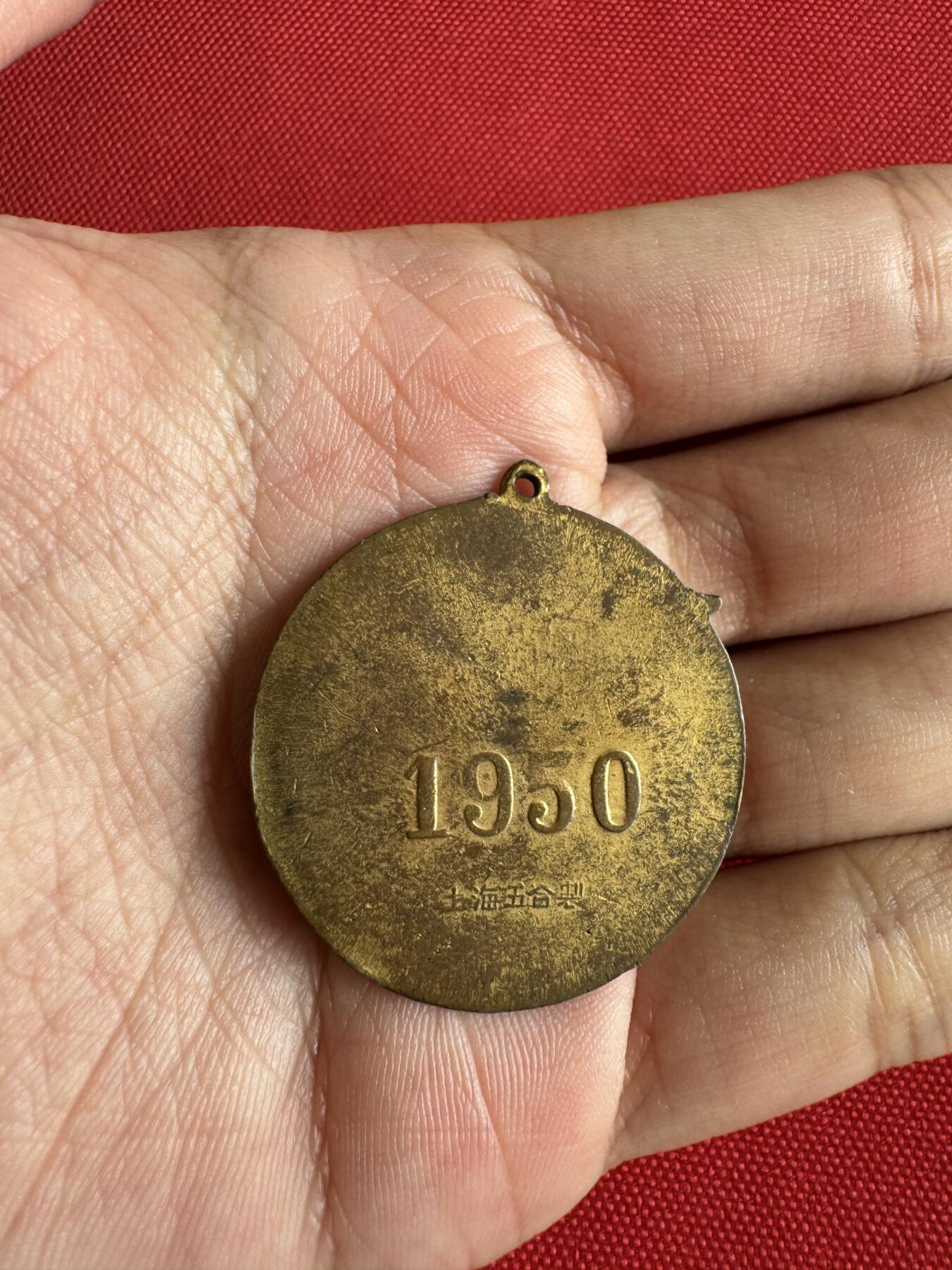 五哥徽章群   13号周一晚上八点4群联拍