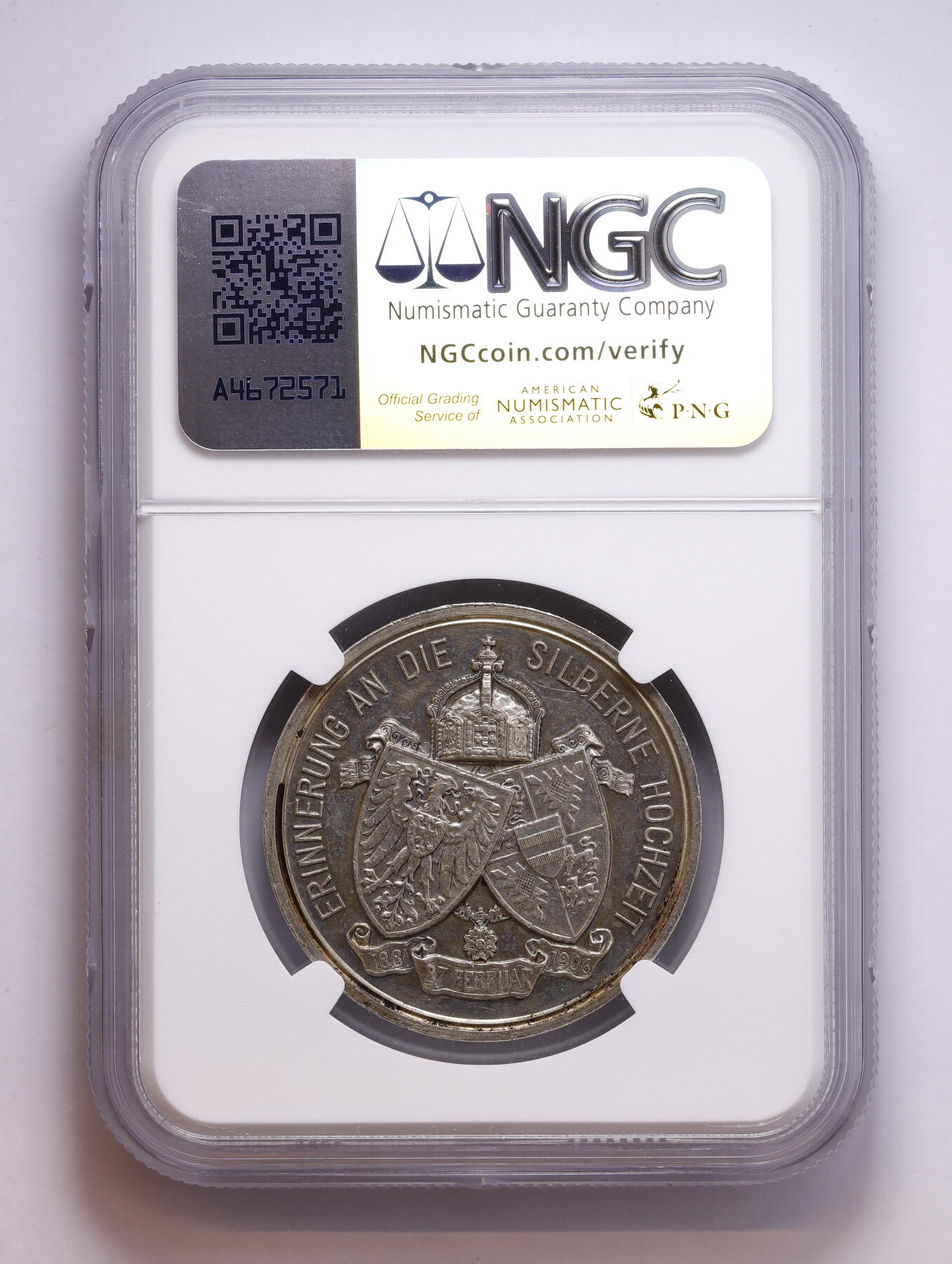 观钱 近现代机制币拍卖No.008（全场顺丰包邮，不区分偏远地区）  1906 年德国德意志第二帝国威廉二世与奥古斯塔皇后银婚纪念银章 NGC MS61 浮雕工艺雕刻精湛，背面以双王室盾徽精美