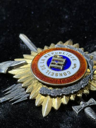 戎马世界章牌大赏第115期 法国参议院议员章，五共版，银制，五共版极其少见，其少见程度远少于三共和众议员的