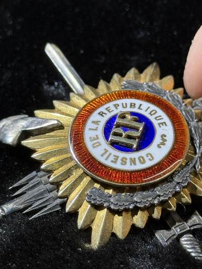 戎马世界章牌大赏第115期 法国参议院议员章，五共版，银制，五共版极其少见，其少见程度远少于三共和众议员的