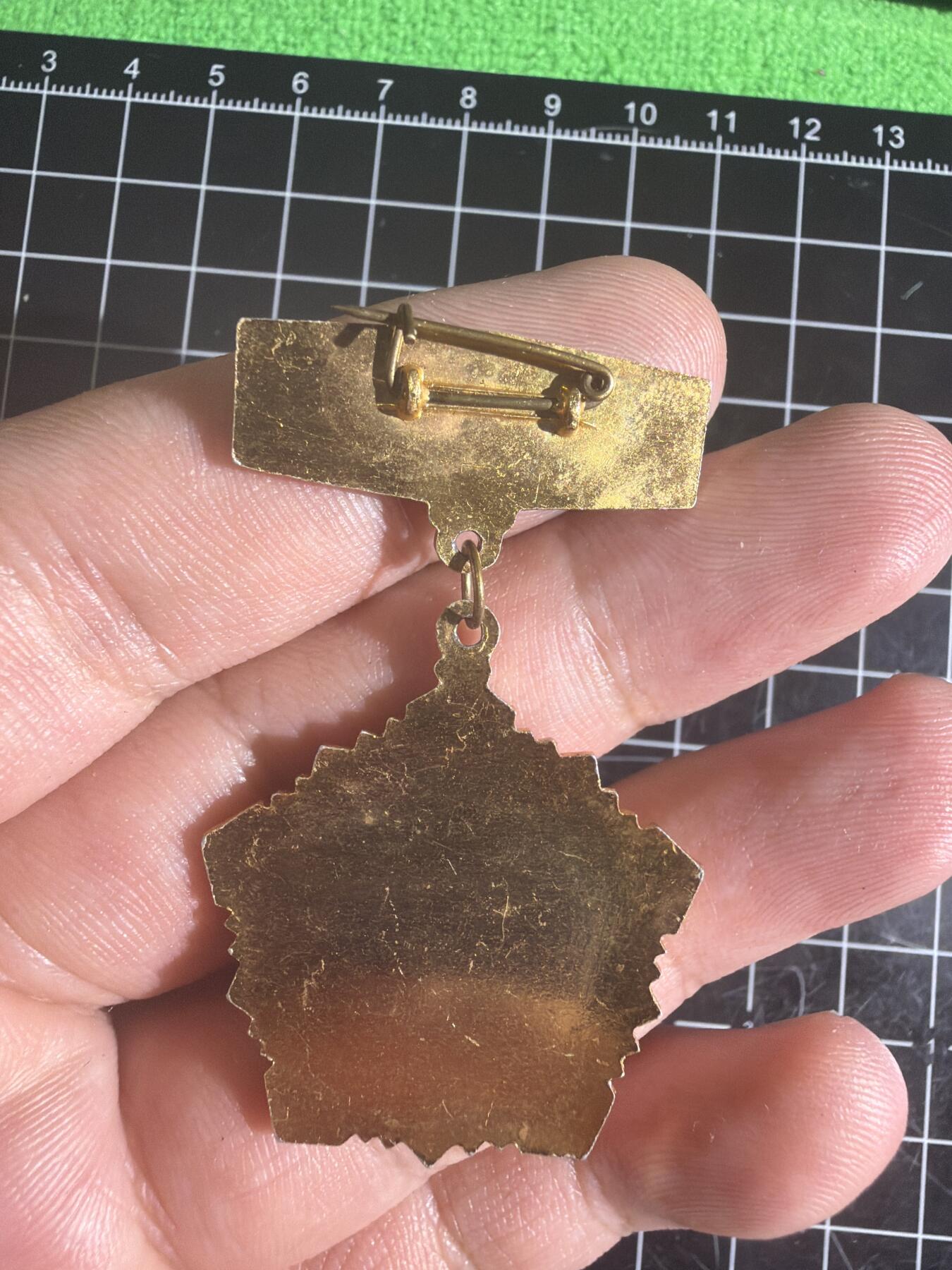 古冰库章牌勋赏收藏60起拍卖 三好学生纪念章