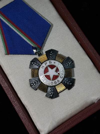 戎马世界章牌大赏第115期 保加利亚三级劳动光荣勋章