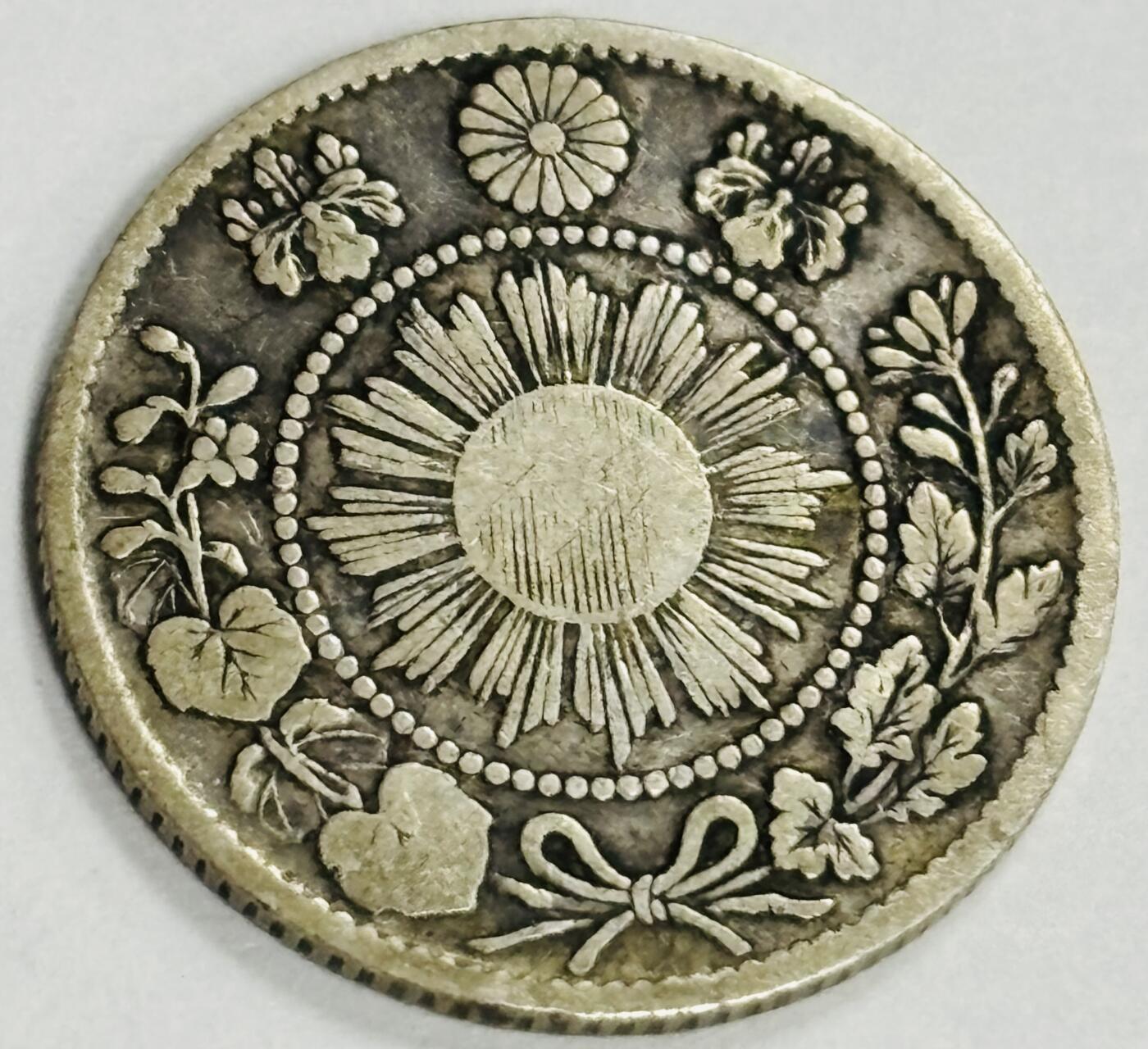 文馨钱币收藏第 300 场，银币，散币，小量德占比利时时期货币，长期接代拍业务 少见好品 1870 年日本明治三年龙 10 钱银币 2.5 克 800 银，首发年，独年份，明瞭版 比较稀少