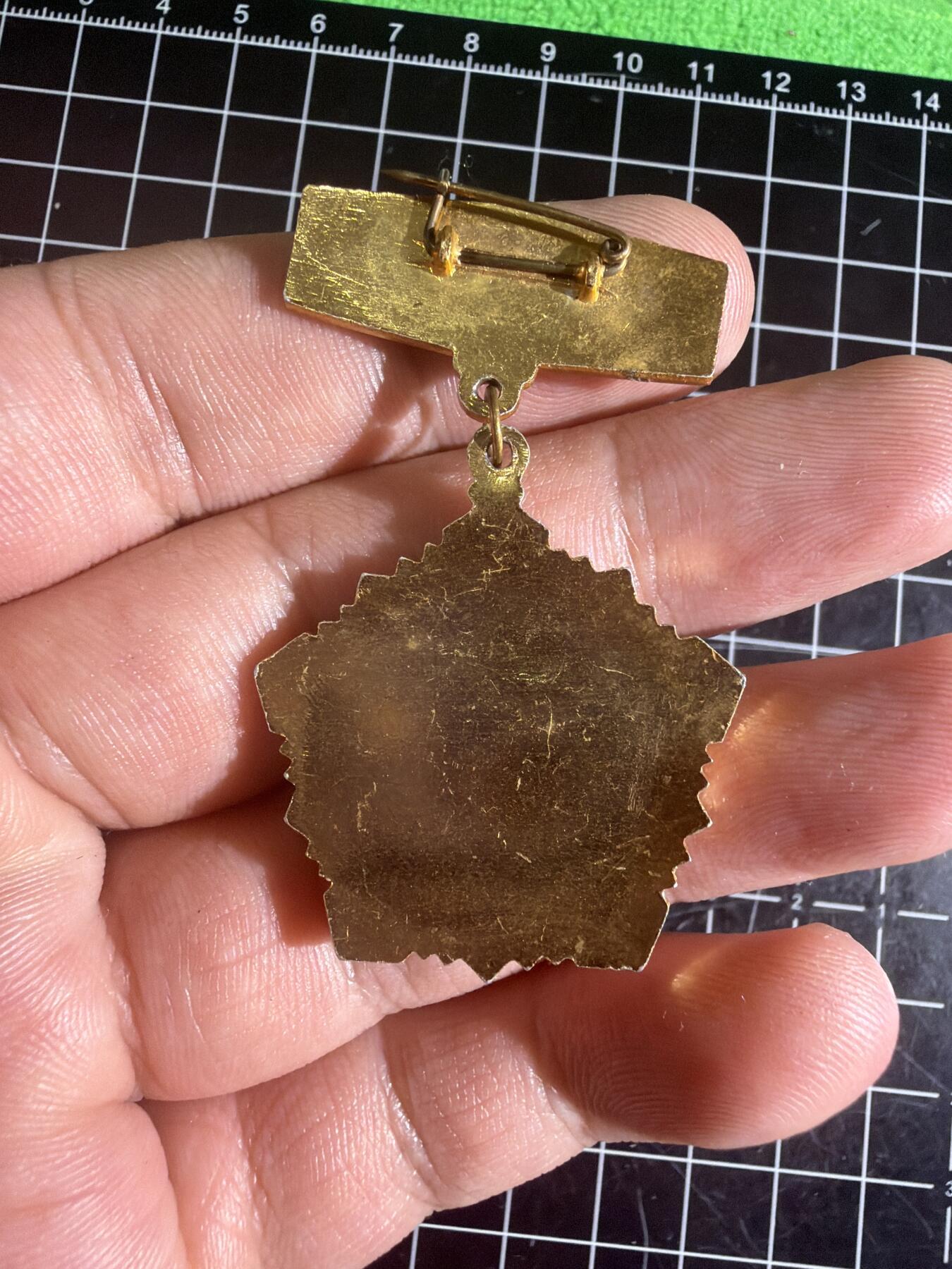 古冰库章牌勋赏收藏60起拍卖 三好学生纪念章