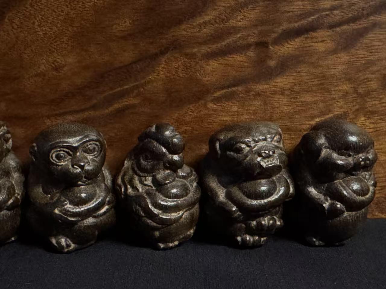零元拍：金丝楠绿阴沉木拙雕12生肖小摆件，全套。品味闻香。