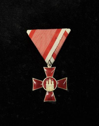 戎马世界章牌大赏第115期 德国汉萨同盟汉堡十字奖章，下臂珐琅有内裂，上挂后配