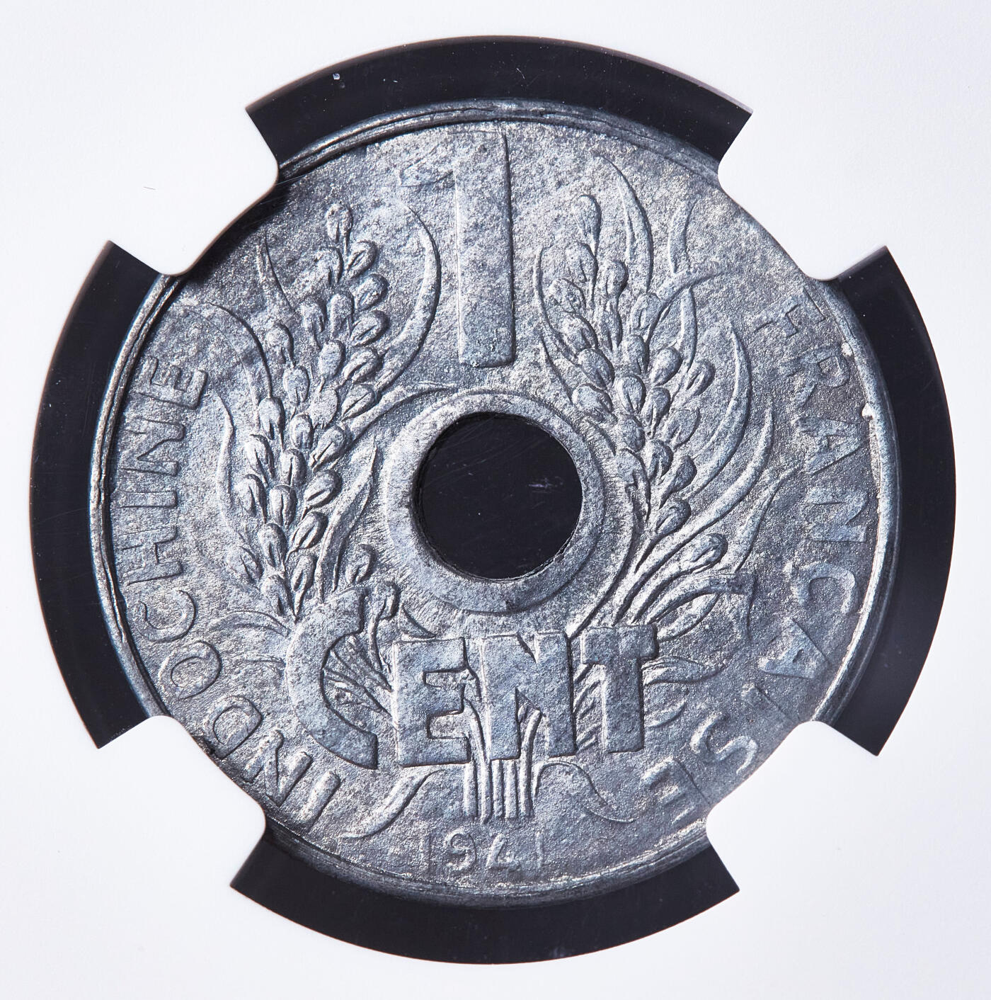 【俄甄集藏】满园春色-2026年(051)04-22星期三 晚 19:30 全场包邮 法属印度支那1941年帽圈版中孔1分锌币，NGC MS64，MS状态难得，底光犹存