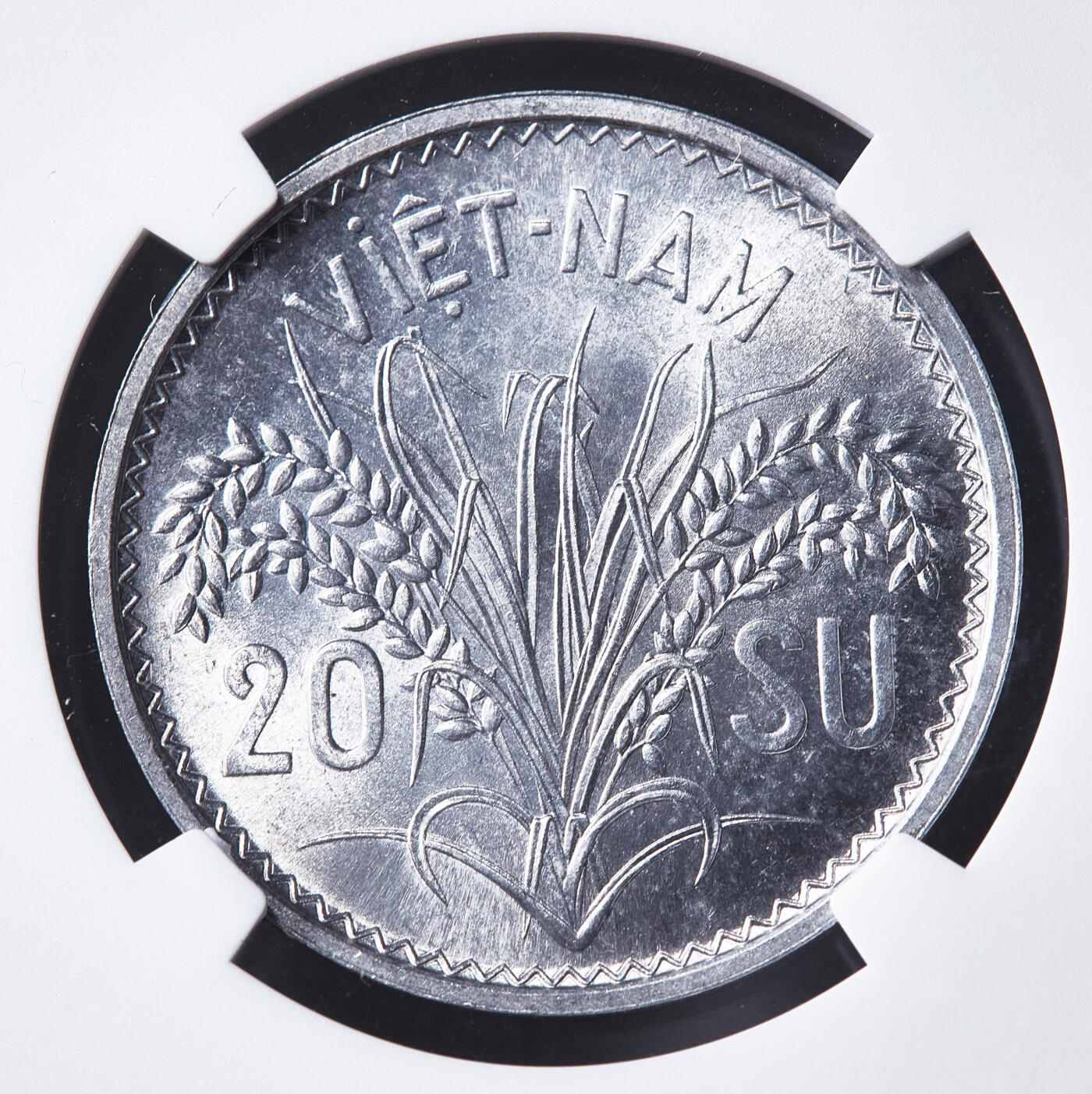 【俄甄集藏】满园春色-2026年(051)04-22星期三 晚 19:30 全场包邮 越南南越1953年三姐妹麦穗20苏铝币，NGC MS66，转光品相，顶级状态