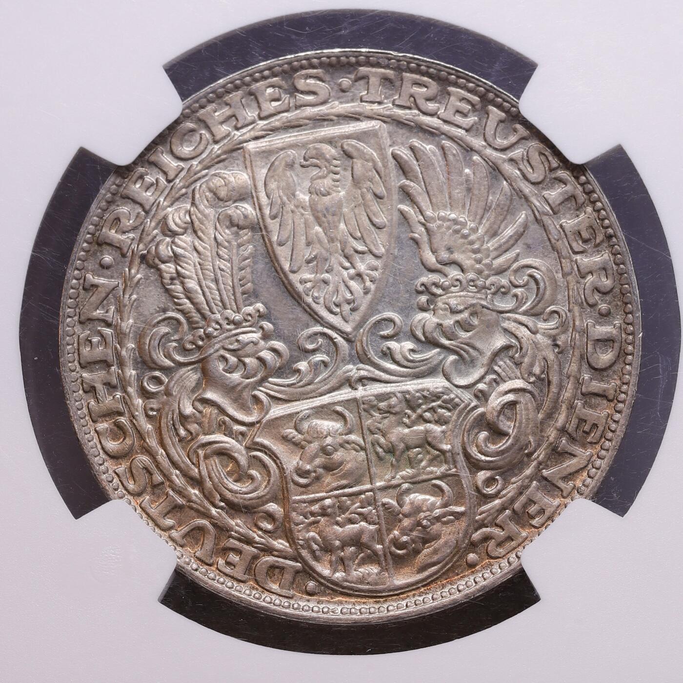 观钱 近现代机制币拍卖No.008（全场顺丰包邮，不区分偏远地区）  1927 年德国魏玛共和国 卡尔・戈茨（Karl Goetz）兴登堡总统 80 岁诞辰纪念银章（KIENAST-386） NGC MS63 淡粉包浆 传奇币章雕刻大师卡尔・戈茨（Karl Goetz）作品 盒子保护圈有磕，介意勿拍