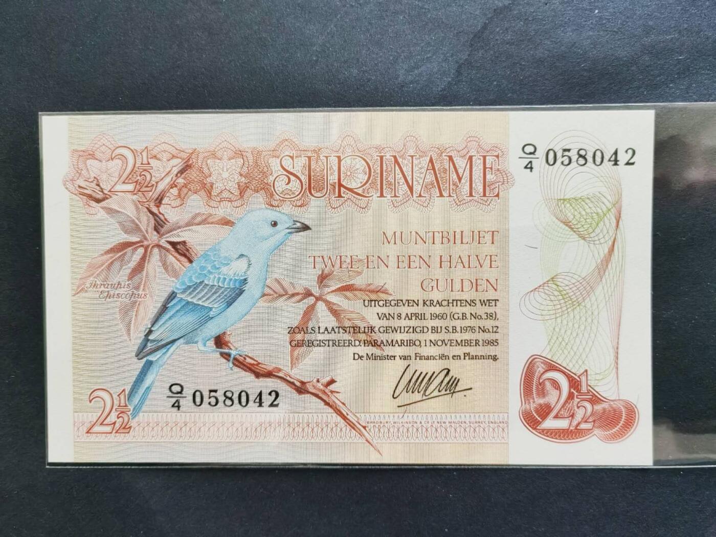 外国纸币专场260418场 1985年苏里南🇸🇷2.5盾，全新品相UNC。