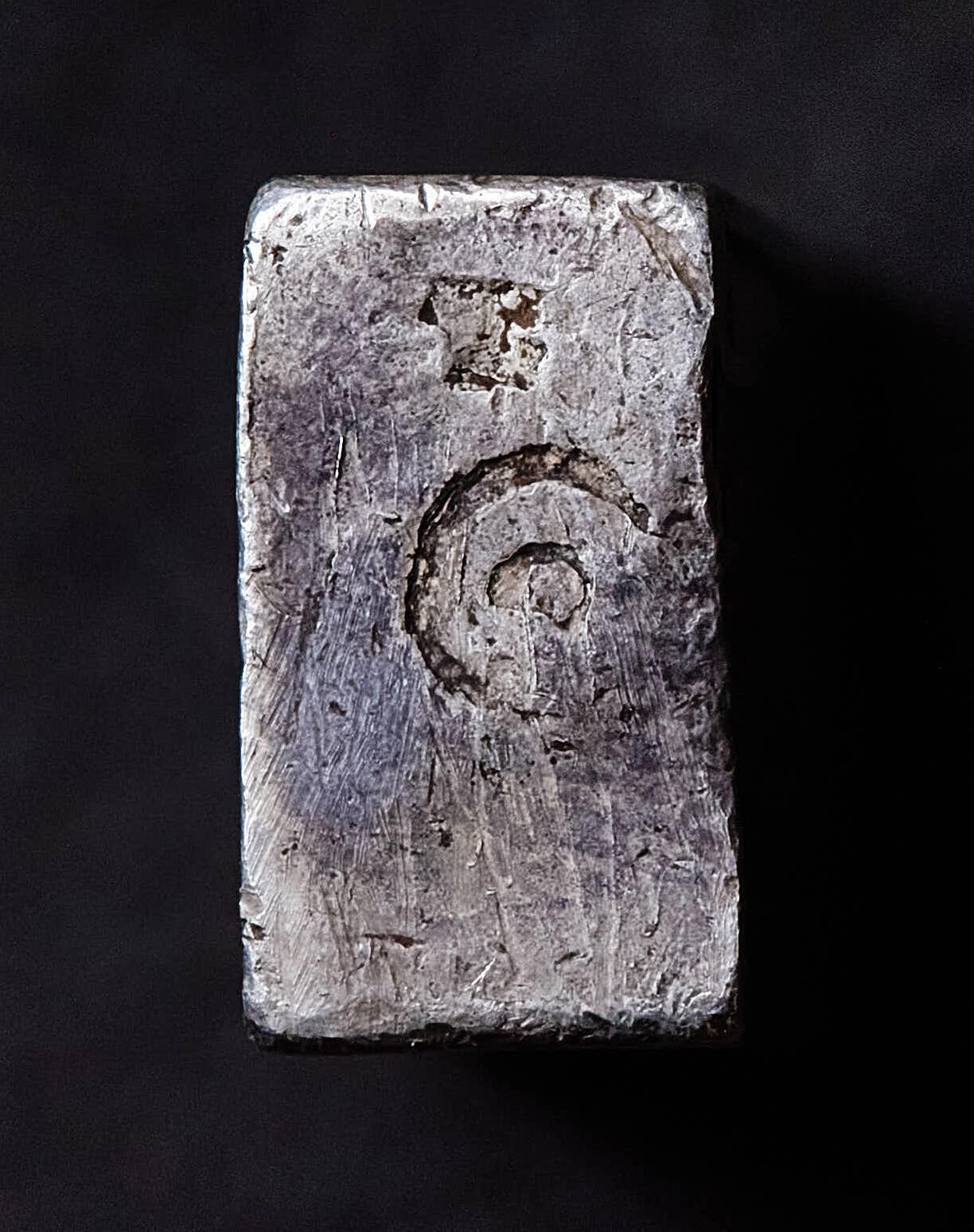 【俄甄集藏】满园春色-2026年(051)04-22星期三 晚 19:30 全场包邮 安南1802-1820年高祖阮福映“嘉隆年造·官银一两”银条，原味状态，稀少品种，高：43mm，宽：12mm，厚：7mm，重量：38.2克，名誉品种