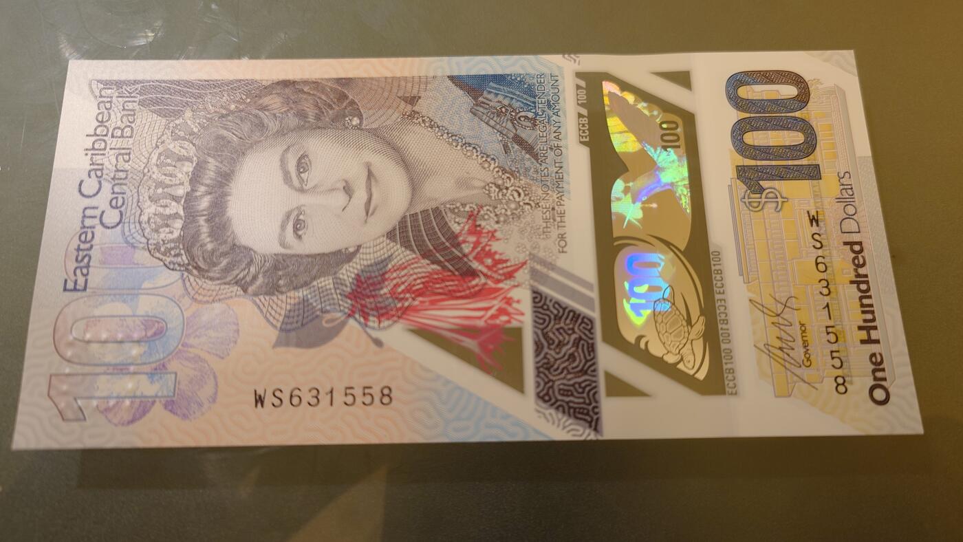 世界钱币～微拍第245期暨2026年第26期  新货卖剩品种部分上架提供选购【有看中的就一开始就出价，别为了晚付几天押金拖到最后，这里没出价的只要群里卖掉了就会撤】 东加勒比100元塑料 全新绝品无47尾号1558