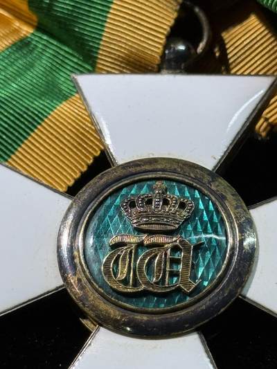 戎马世界章牌大赏第115期 卢森堡橡树叶勋章，银制，大十字级，带盒，卢森堡高级勋赏，非常少见