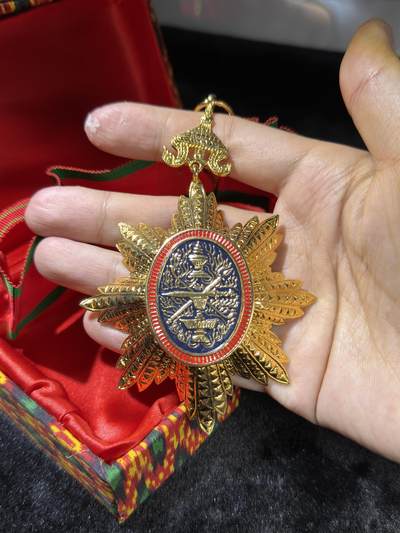 戎马世界章牌大赏第115期 柬埔寨王冠勋章，现代版