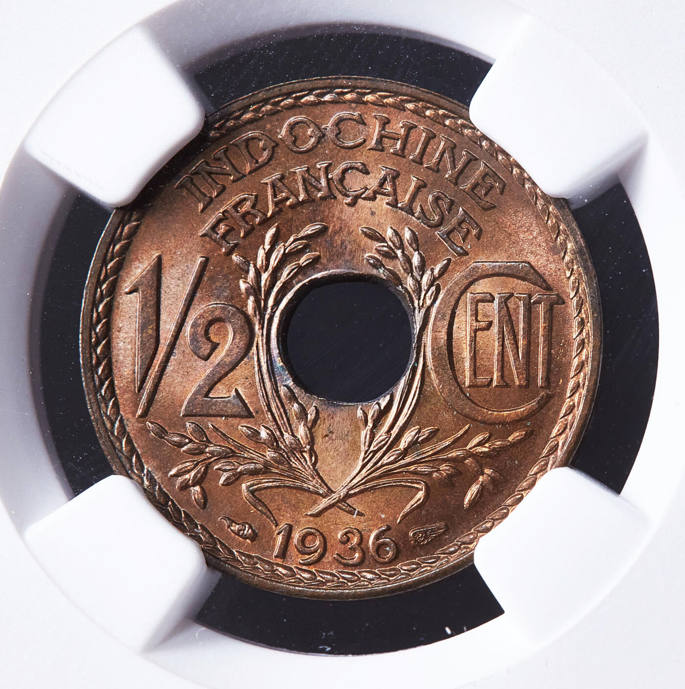 【俄甄集藏】满园春色-2026年(051)04-22星期三 晚 19:30 全场包邮 法属印度支那1936年中孔1/2分铜币，NGC MS65RB，原铜光转品相，顶级状态