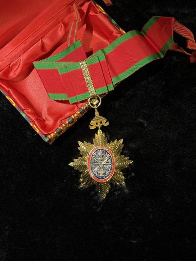 戎马世界章牌大赏第115期 柬埔寨王冠勋章，现代版