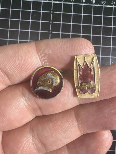 古冰库章牌勋赏收藏0起拍卖 毛章一组