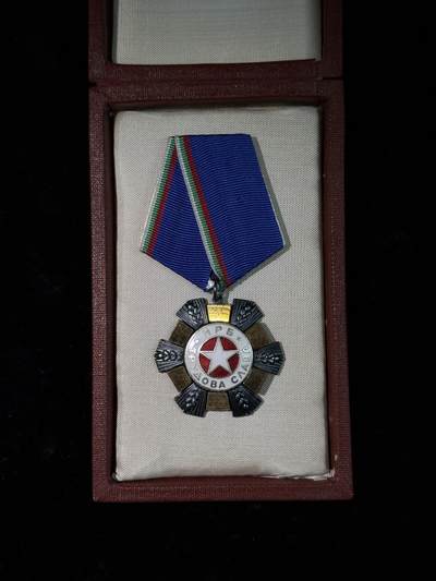 戎马世界章牌大赏第115期 保加利亚三级劳动光荣勋章