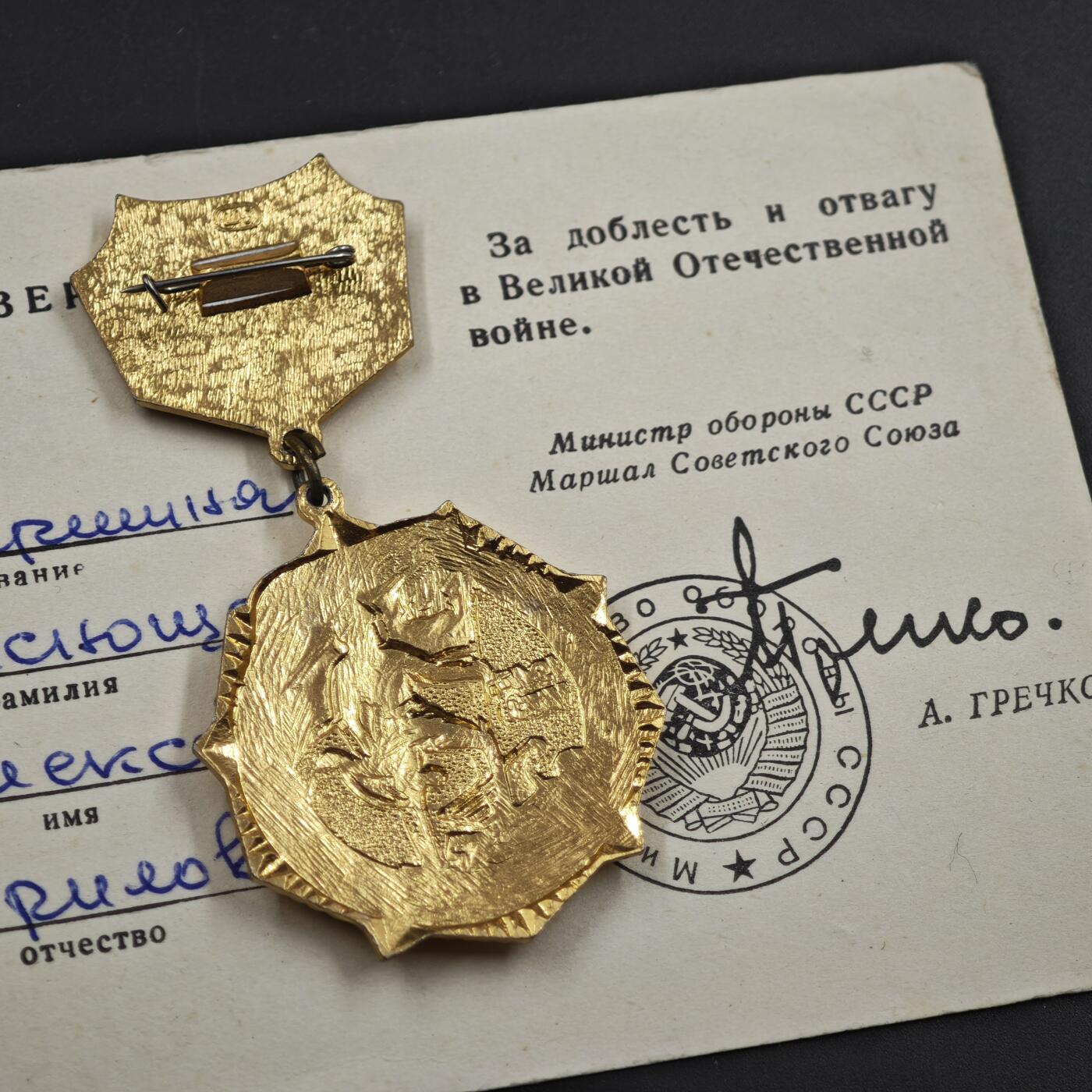 4月14日结束，成斌徽章钱币专场