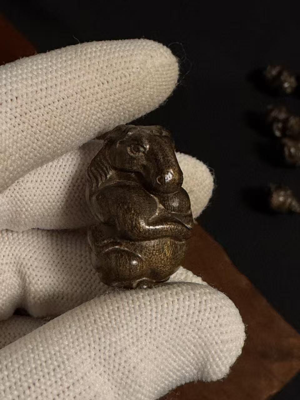 零元拍：金丝楠绿阴沉木拙雕12生肖小摆件，全套。品味闻香。