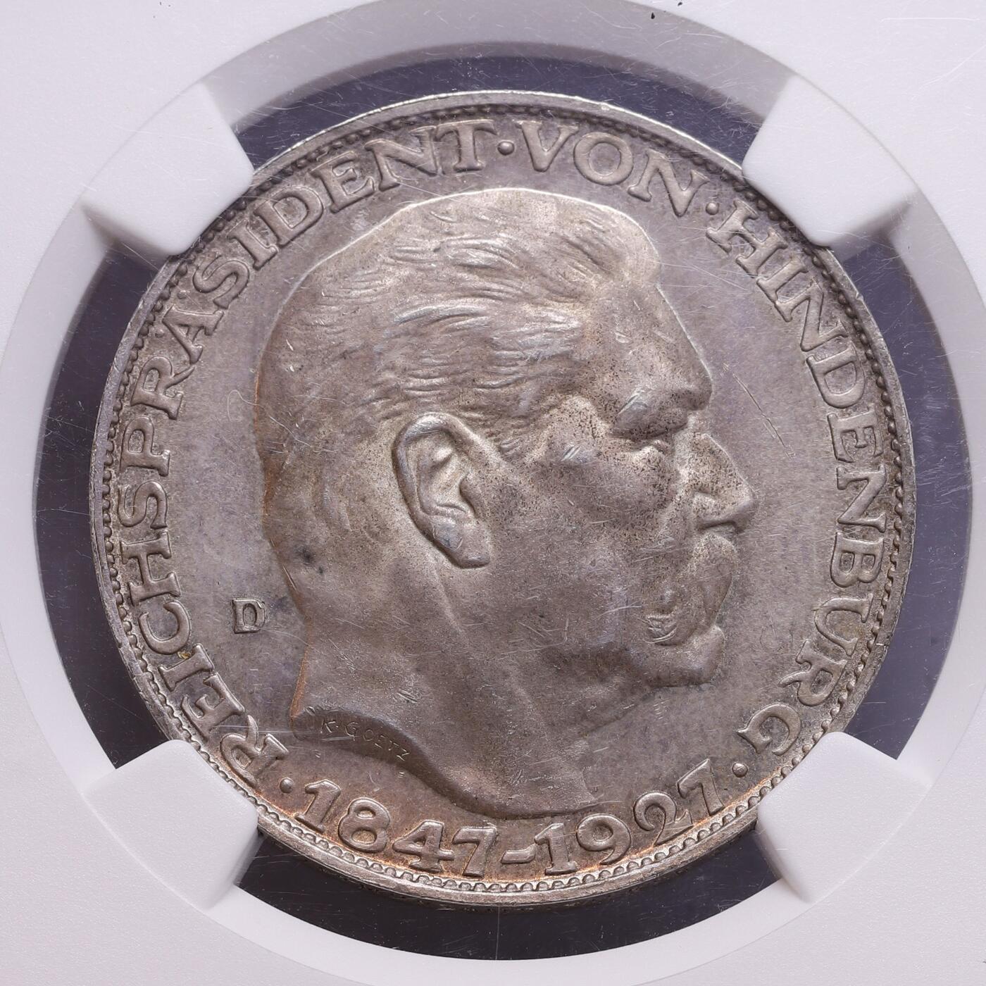 观钱 近现代机制币拍卖No.008（全场顺丰包邮，不区分偏远地区）  1927 年德国魏玛共和国 卡尔・戈茨（Karl Goetz）兴登堡总统 80 岁诞辰纪念银章（KIENAST-386） NGC MS63 淡粉包浆 传奇币章雕刻大师卡尔・戈茨（Karl Goetz）作品 盒子保护圈有磕，介意勿拍