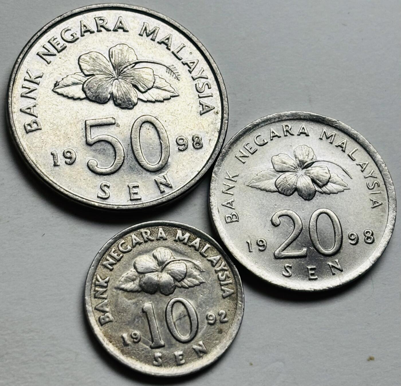 文馨钱币收藏第 300 场，银币，散币，小量德占比利时时期货币，长期接代拍业务 好品马来西亚民俗版 10-50 仙 3 枚套