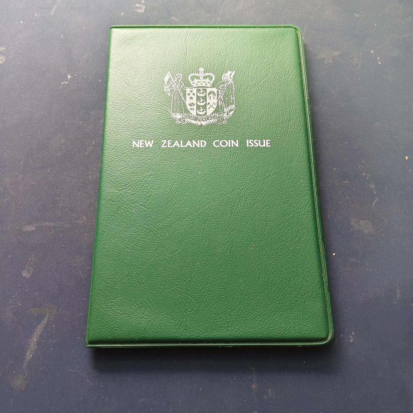 【全场包邮】纯粹捡漏拍521场 新西兰1980年官方封装套币-含1元本地鸟类系列扇尾鹟克朗型纪念币