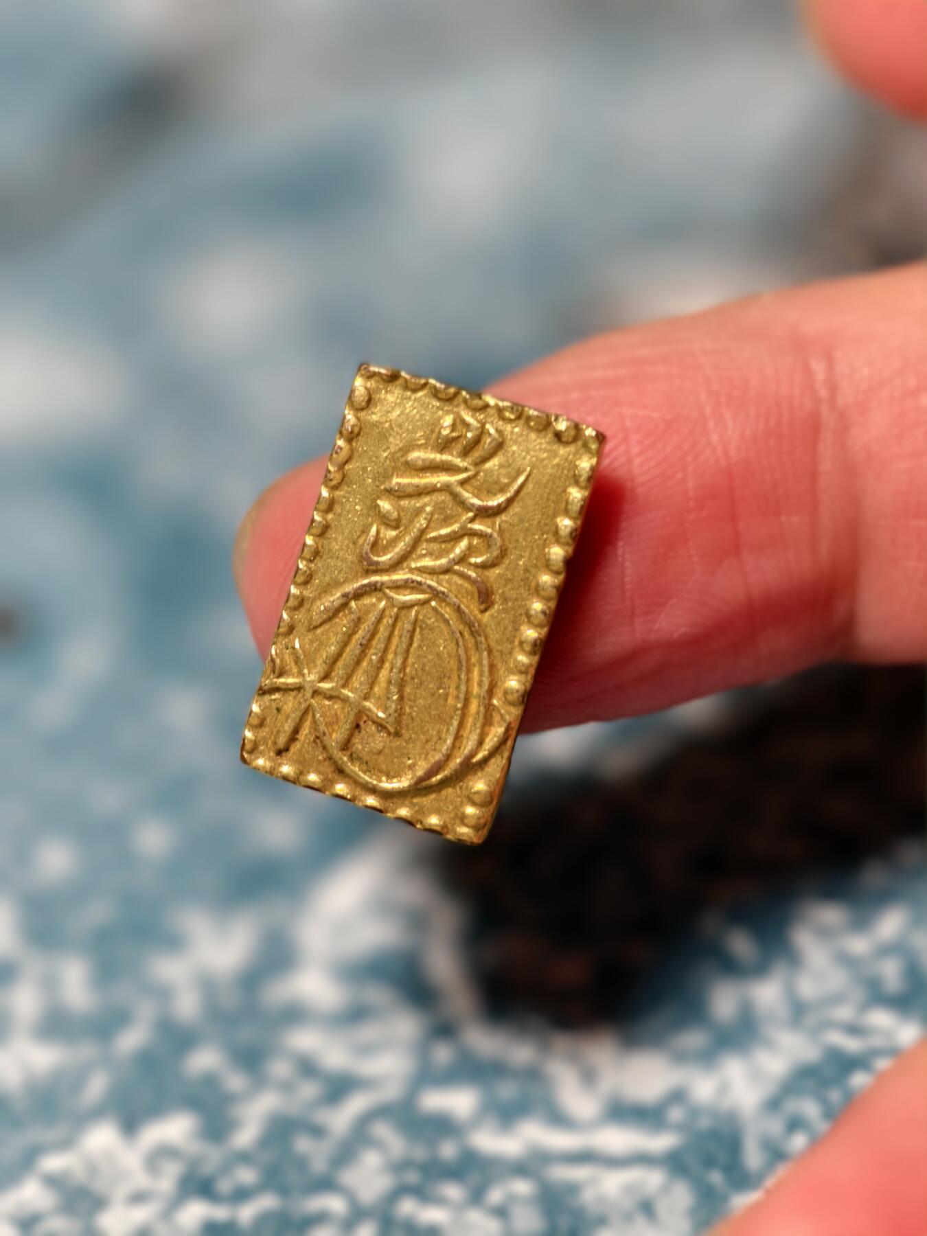 抚柳草堂-第二十五期章牌钱币  奖章勋章 满百包邮 放漏专场 19世纪日本明治二分金 明治二分判金 重2.4g江户幕府末期到明治维新过渡时期的货币 金水足品相好