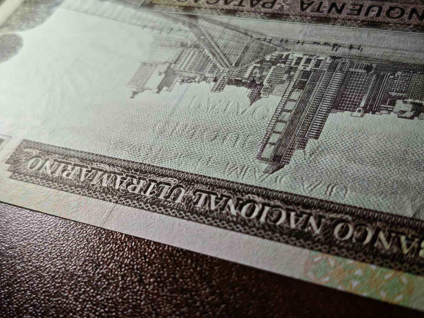 澳门纸币专场 (星期日晚上6点开拍)  澳门币 1992大西洋银行50元 首发冠 AA08046