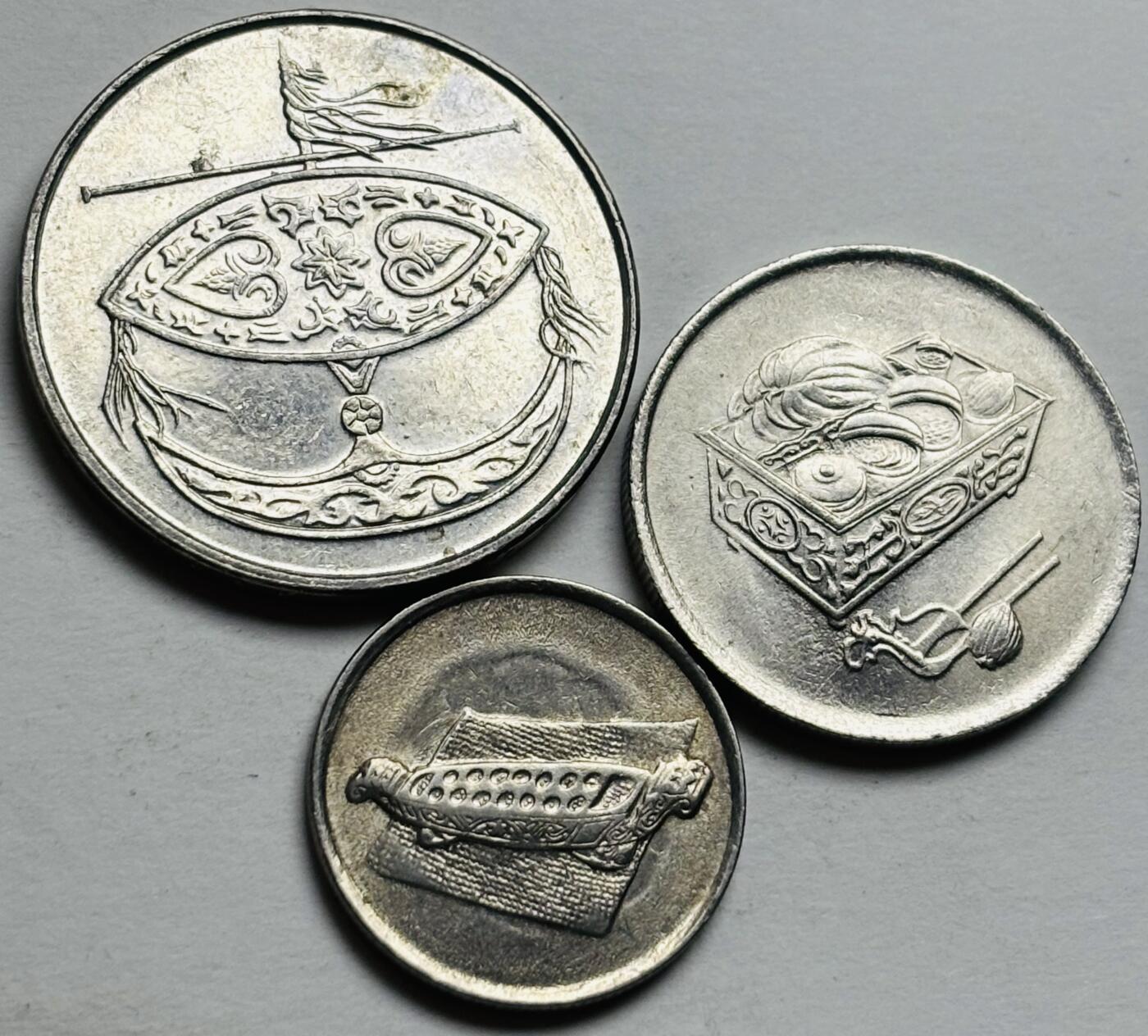 文馨钱币收藏第 300 场，银币，散币，小量德占比利时时期货币，长期接代拍业务 好品马来西亚民俗版 10-50 仙 3 枚套