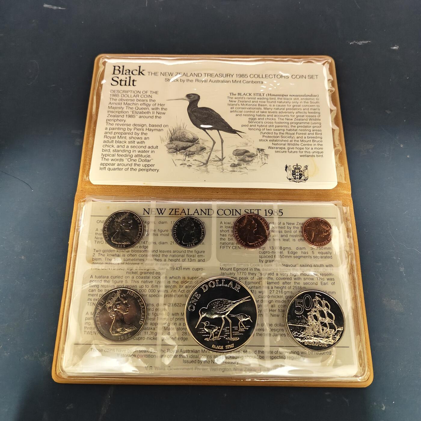 【全场包邮】纯粹捡漏拍521场 新西兰1985年官方封装套币-含1元本地鸟类系列黑长脚鹬克朗型纪念币（塑封破）