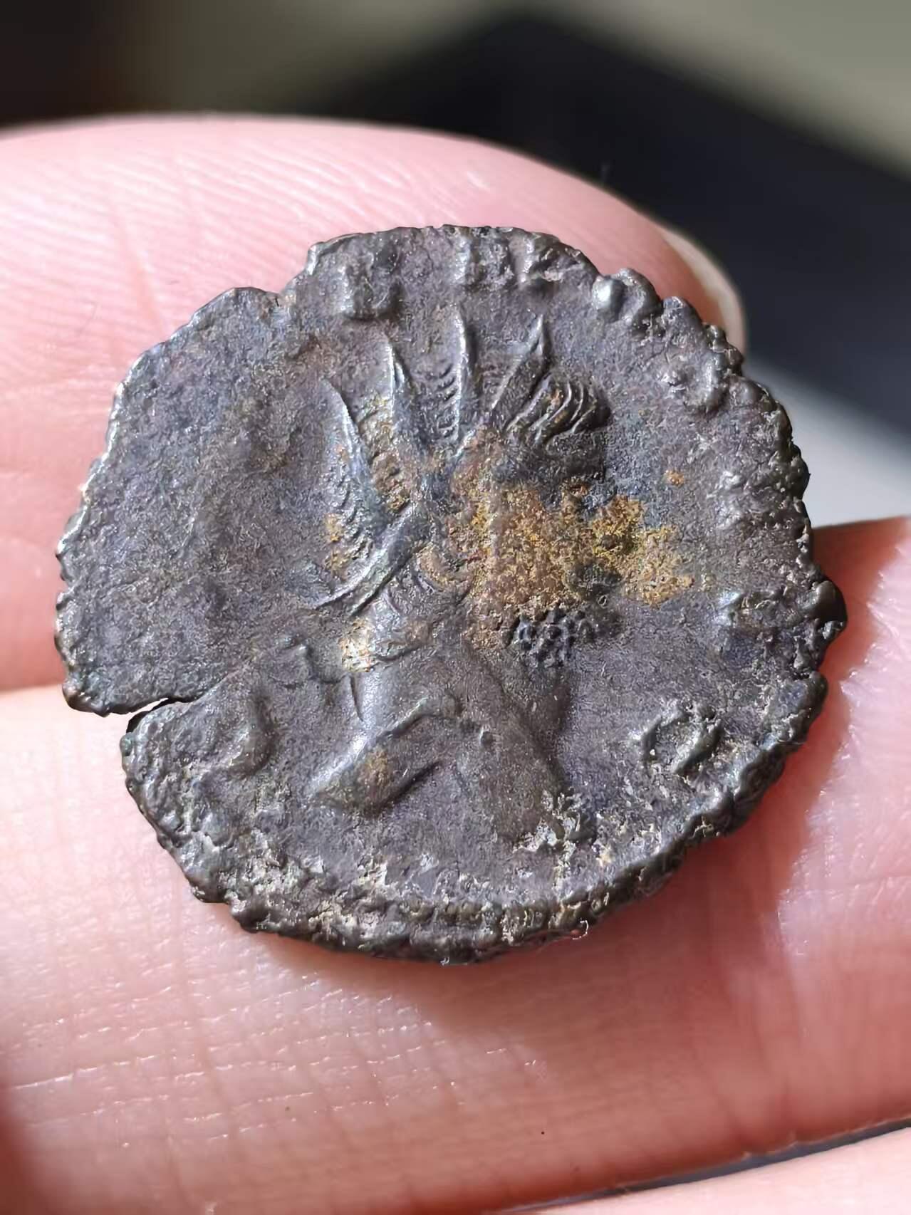 星盘世界钱币拍卖低佣金福利场(不直播) 加里恩努斯安东尼银币，公元260至268年铸于罗马厂，背幸福女神在喂食缠在手臂上的蛇。