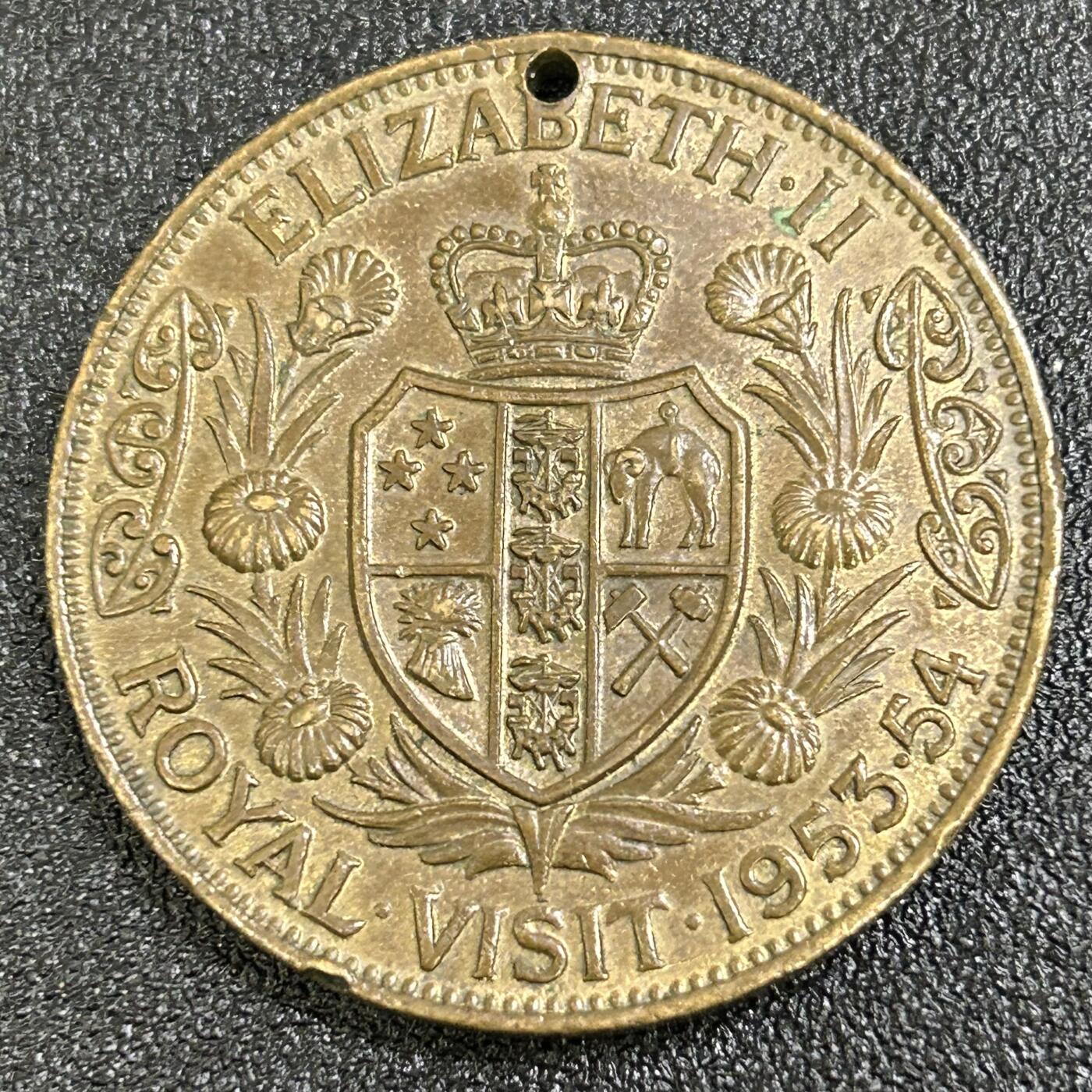 西秦中古拍卖第八十四期  新西兰1953～1954年伊丽莎白女王皇家访问奖章