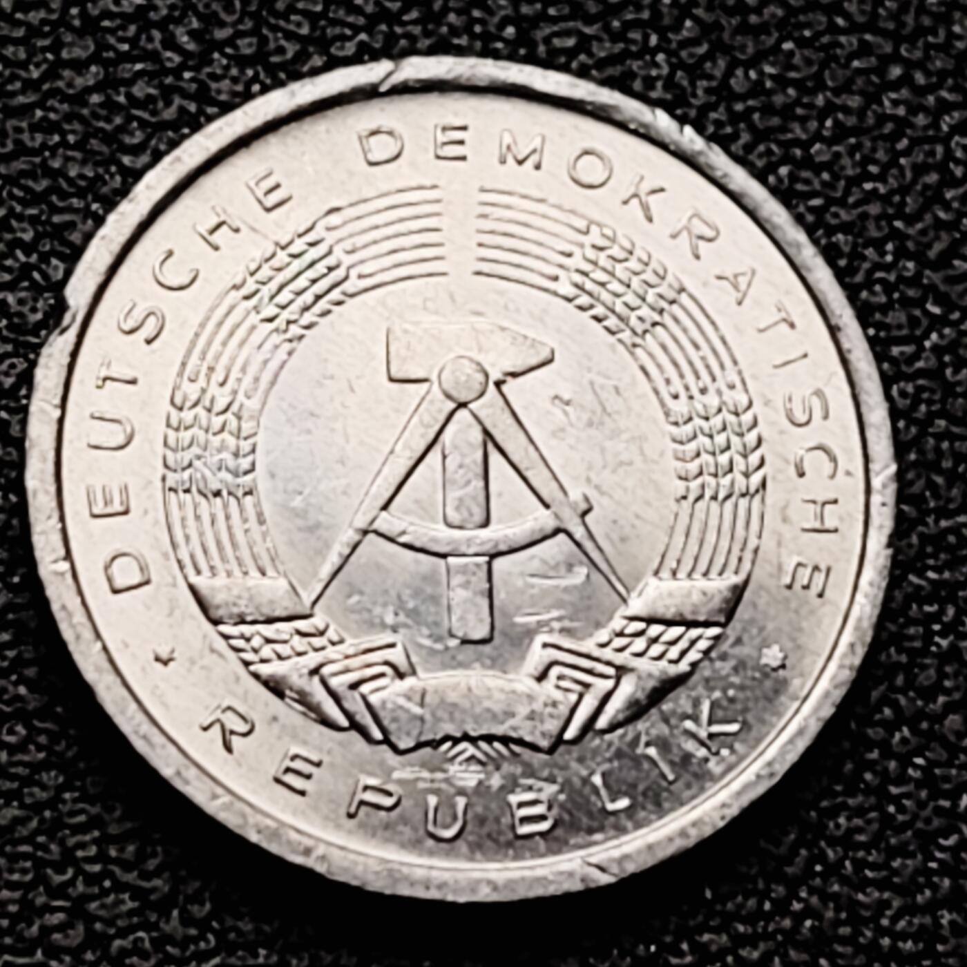 泉币菌-第226场-拍品多 请提前出价 原光 1979年东德 德意志民主德国1芬尼铝制币 袖珍币