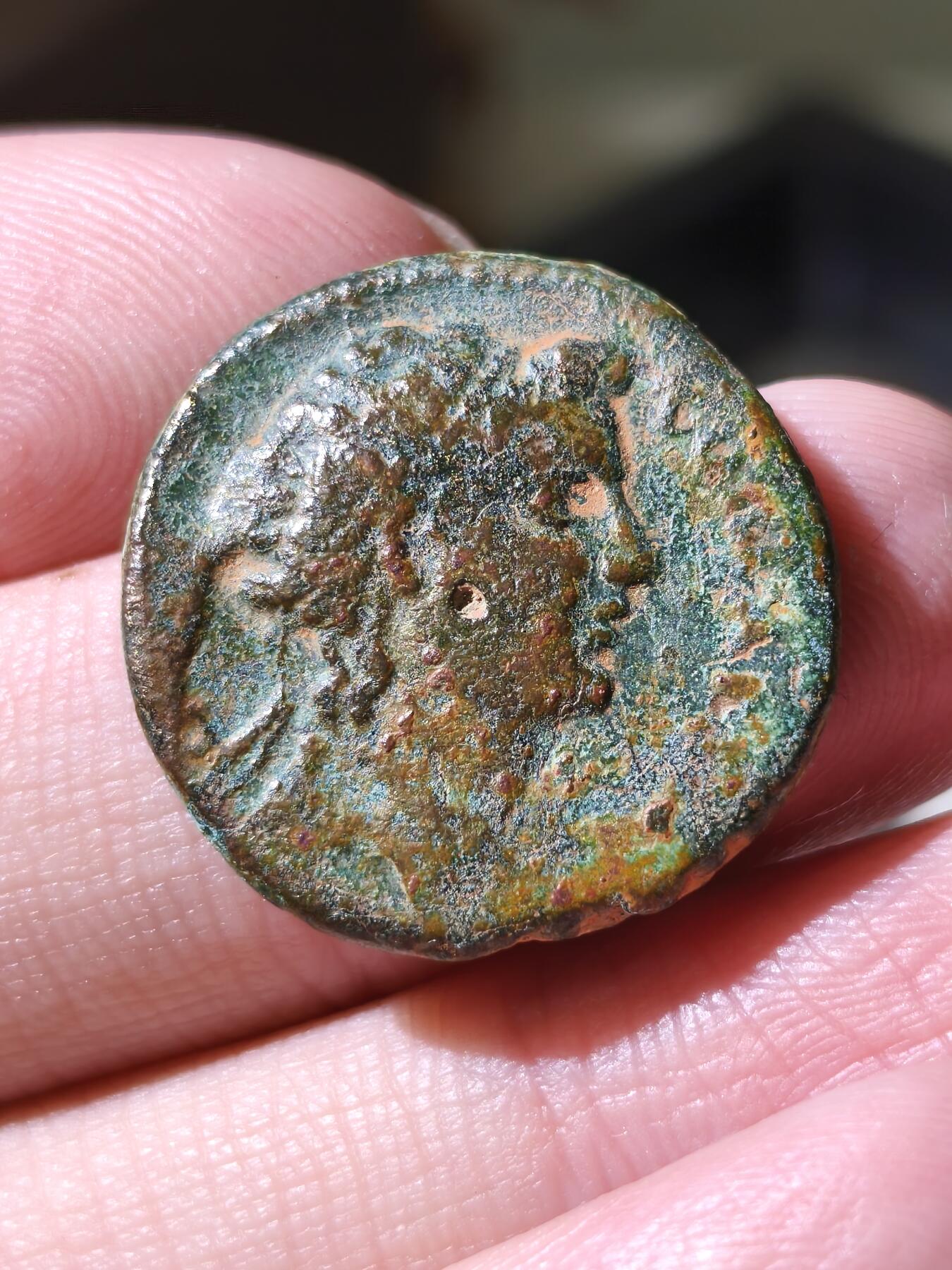 星盘世界钱币拍卖低佣金福利场(不直播) 极罕见！罗马帝国8g 公元260年 加里恩努斯 弗里吉亚行省大铜币 科蒂埃乌姆城（Cotiaeum）发行，此时该地处于半自治状态，因此并未将皇帝的头像印于正面  正面为戴狄俄尼索斯花冠的德摩斯头像朝右