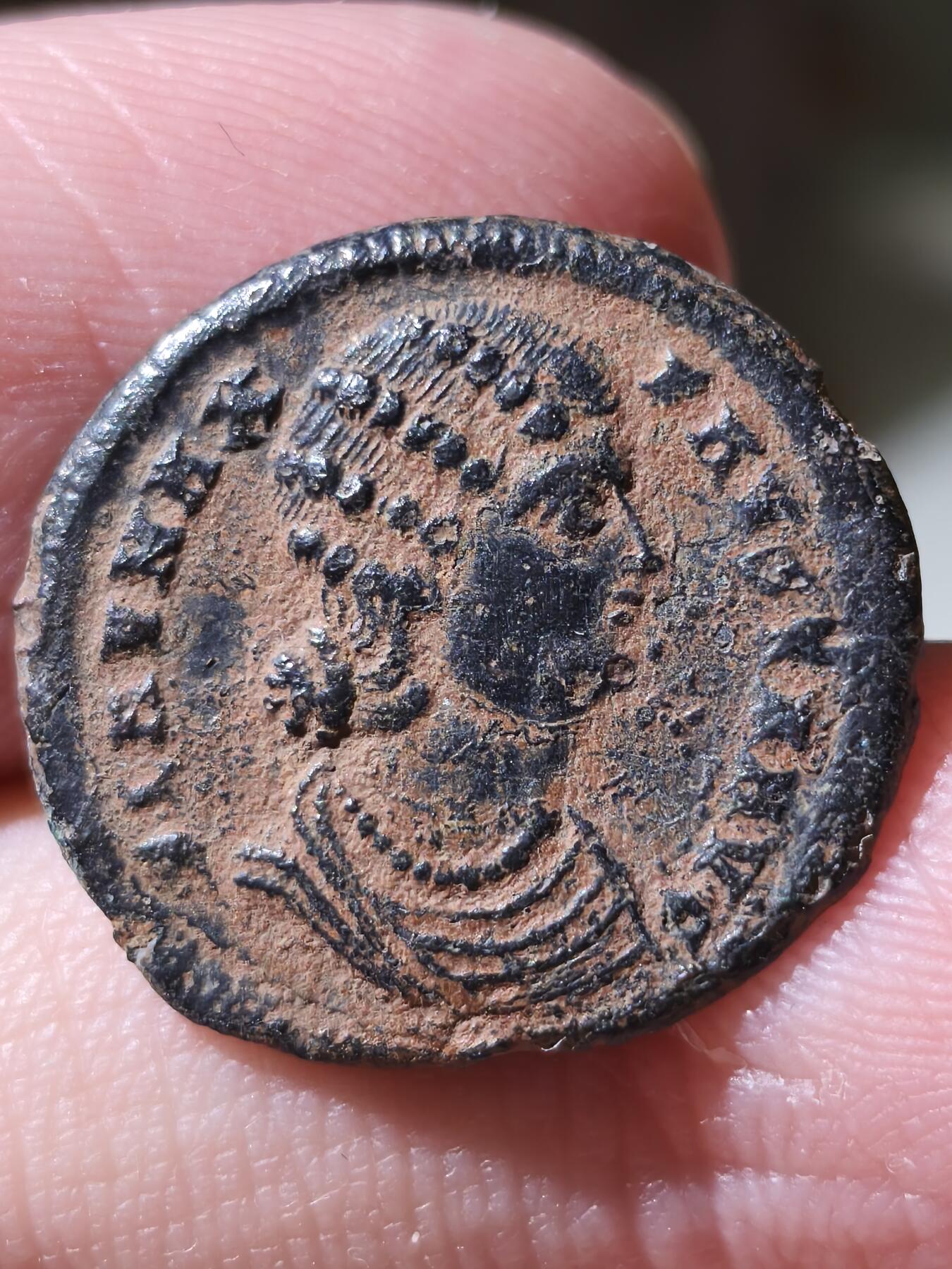 星盘世界钱币拍卖低佣金福利场(不直播) 少见美品！罗马帝国后期-君士坦丁大帝之妻 弗拉维娅·马克西玛·法斯塔富力铜币 公元324年，君士坦丁击败最后一个对手成为帝国唯一统治者后，封法斯塔为奥古斯塔 该钱币以这种背景发行