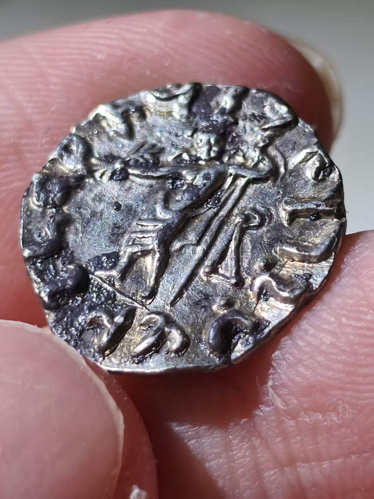 星盘世界钱币拍卖低佣金福利场(不直播) 非常少见！印度赛克王国的地方副王？萨迦斯坦统治者？斯帕拉霍雷斯银币，有一种说法是这个人就是汉书中提到的罽宾王乌头劳，有一处弯折，没断