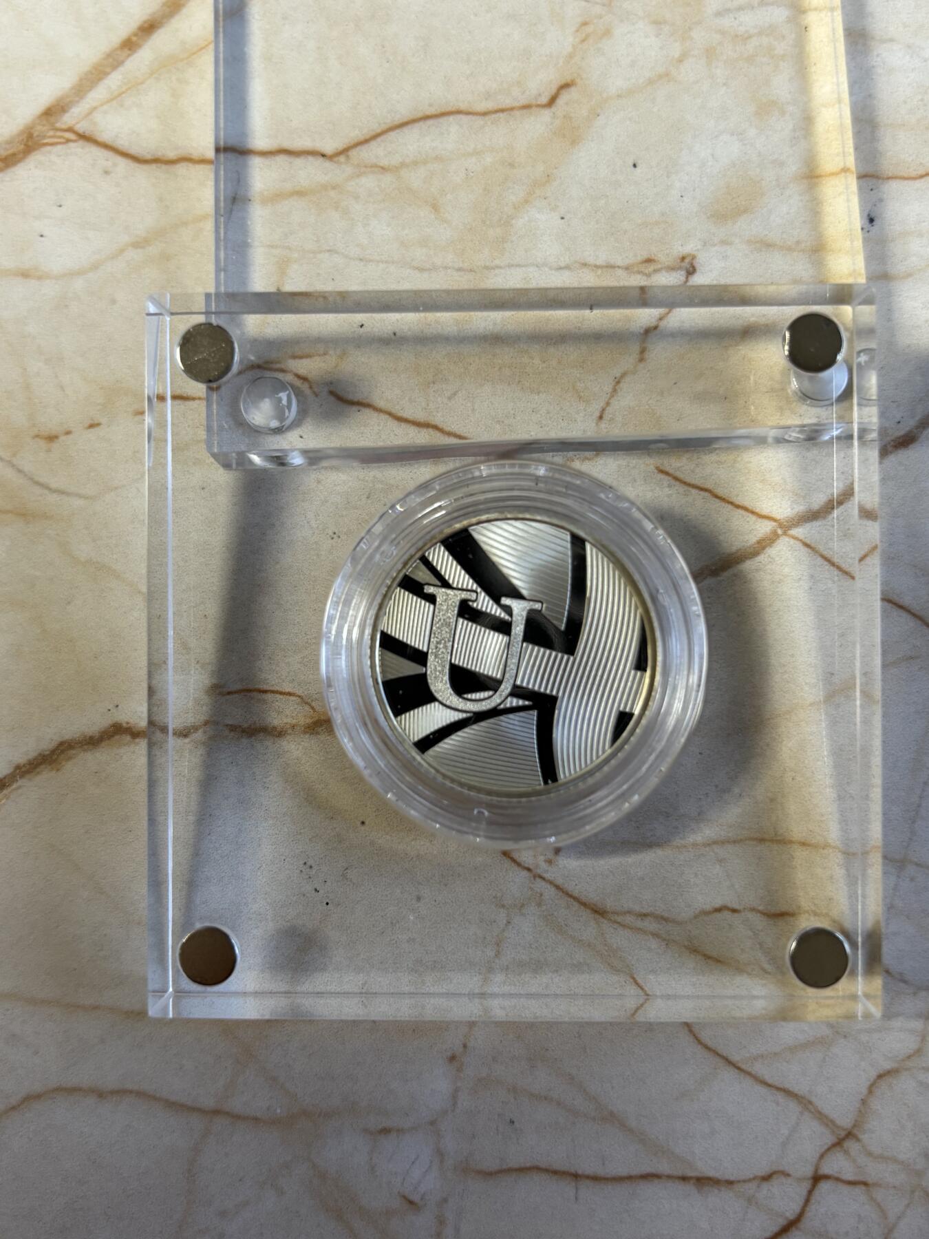 第197期拍卖 英国2018年10便士精制银币 26个字母系列-“U”字母 925银6.5克 发行量：2858 原盒