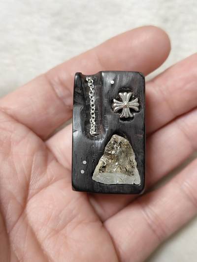 纯手工四面檀木镶嵌配饰，黑檀镶嵌黄水晶四面均有纹饰，手工原创作品仅此一件，按图发货一物一图，手工制作默认微瑕追求完美者谨慎，也可定制图案C159 - 纯手工四面檀木镶嵌配饰，黑檀镶嵌黄水晶四面均有纹饰，手工原创作品仅此一件，按图发货一物一图，手工制作默认微瑕追求完美者谨慎，也可定制图案C159