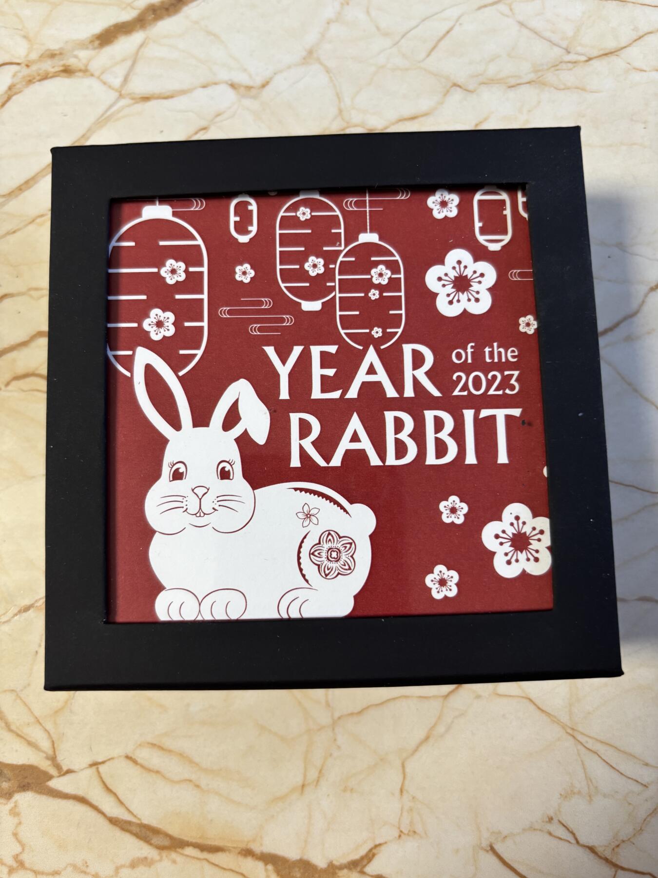 第197期拍卖 蒙古2023年1000图格里克高浮雕异形仿古银币 中国农历生肖-甜蜜的银兔 1盎司999银 发行量：999 盒证全