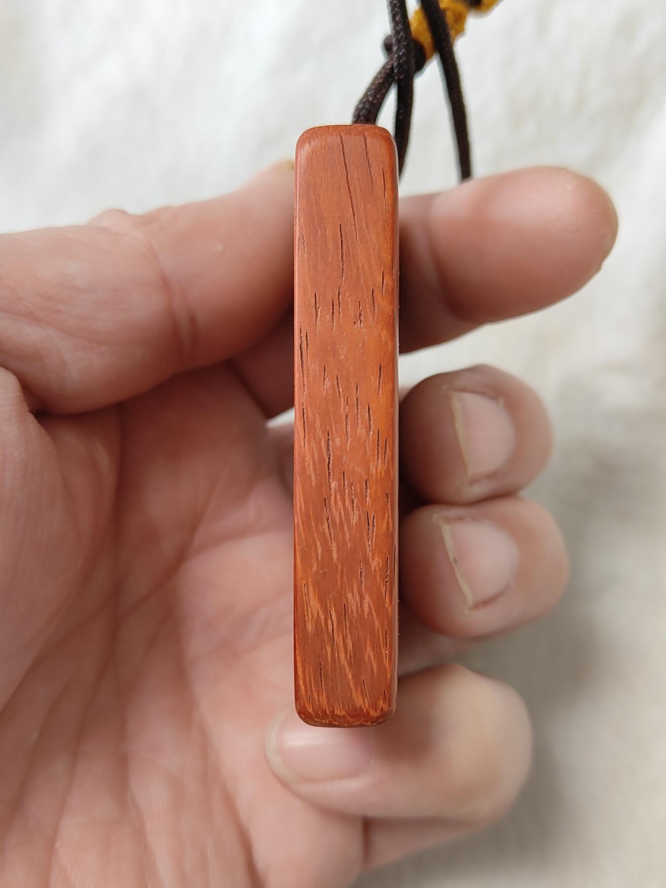 纯手工双面镶嵌红檀461牌子挂件，正面民俗山鬼古币真品，背北斗七星日月，原创手工作品仅此一件，按图发货一物一图，手工制作默认微瑕追求完美者慎，也可定制图案C113