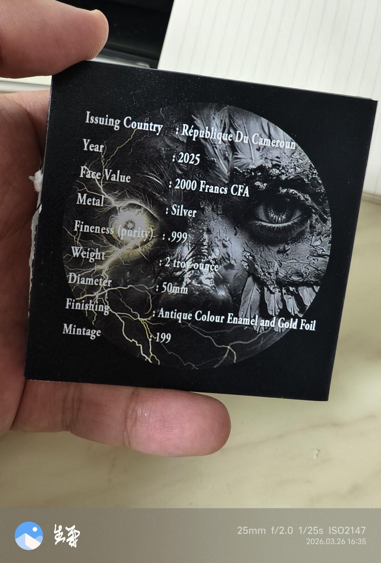 昊象达收藏银币拍卖第9场 喀麦隆炽天使银币，2025年，999银，2盎司，直径50mm，限量199枚。双面高浮雕工艺，正面圣母子像，背面猫头鹰，背面有金箔工艺，细节很精致，带原包装和证书。