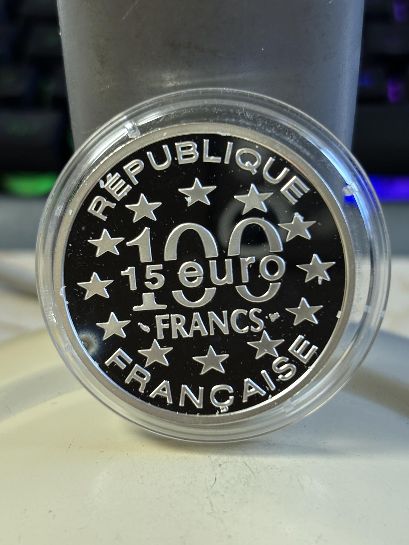 第197期拍卖 法国1997年100法郎/15欧元双面值精制银币 瓦茨拉夫城墙(卢森堡) 22.2克900银 发行量：2万 盒证全