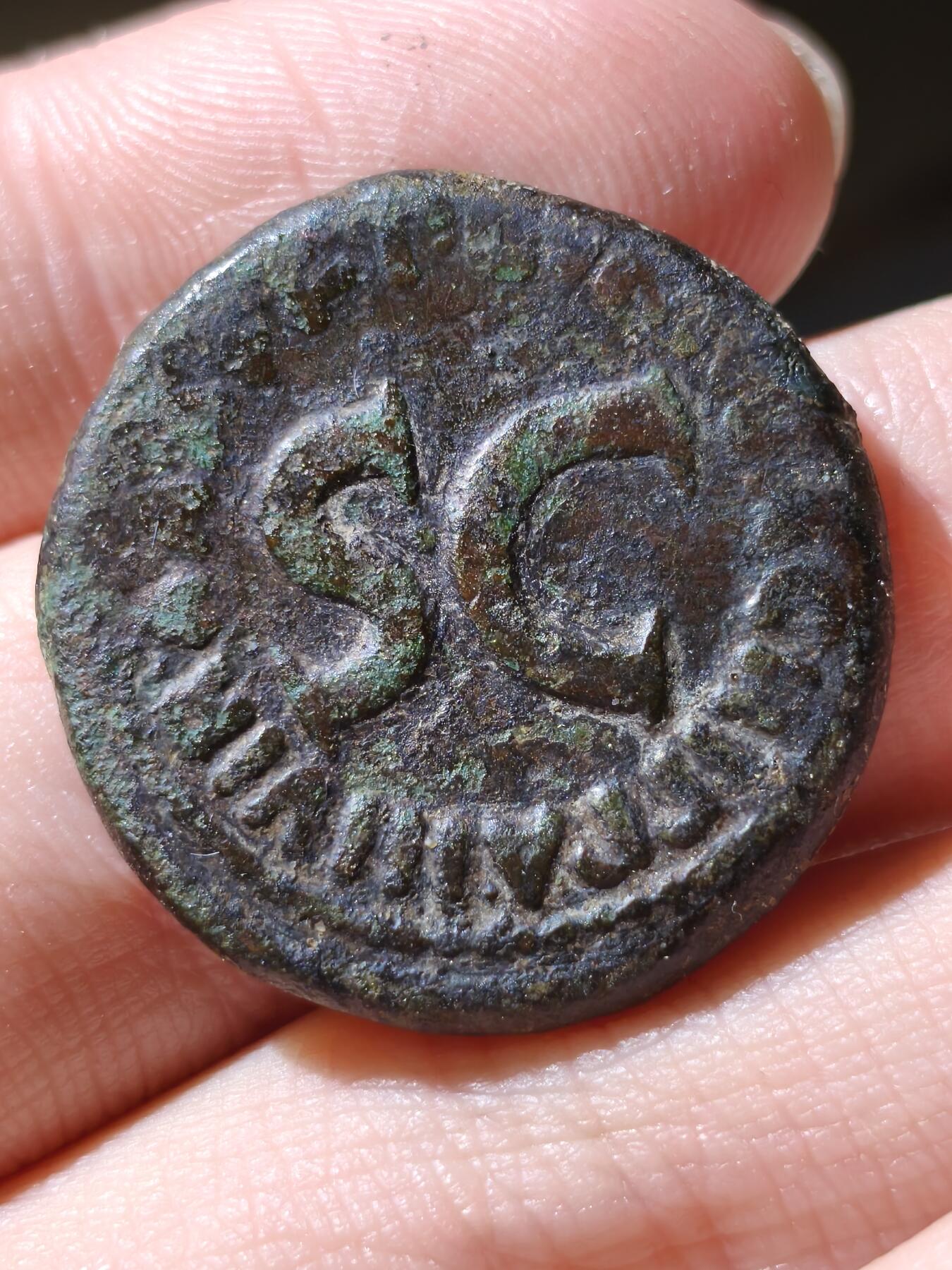 星盘世界钱币拍卖低佣金福利场(不直播) 罗马帝国 14.43g公元前7年 奥古斯都 阿斯大铜币。这类阿斯铜币为奥古斯都币改第一版阿斯铜币，可以视作第一枚标准的帝国币