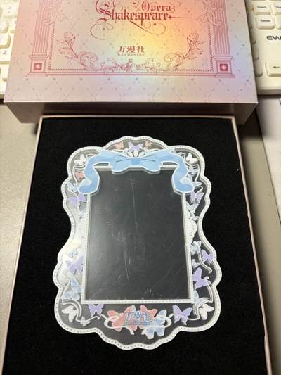 麦趣喜第六场   (4月17号周五晚上22点截拍，专注买家市场，福利拉满)  - 万漫社 磁吸卡砖 带礼盒+色纸一张（卡砖划痕不要紧 有膜可以撕掉）