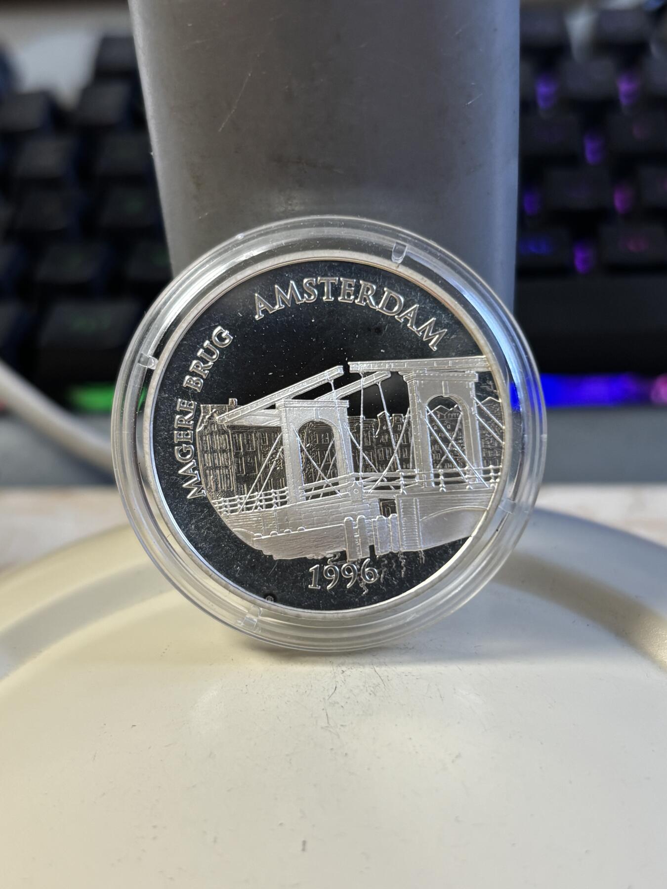 第197期拍卖 法国1996年100法郎/15欧元双面值精制银币 阿姆斯特丹运河(荷兰) 22.2克900银 发行量：2万 盒证全