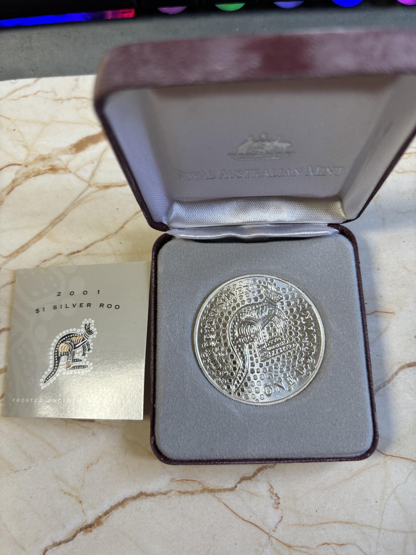 第197期拍卖 澳大利亚2001年1元磨砂非流通银币 袋鼠 1盎司999银 发行量：2万多 盒证全，银价584