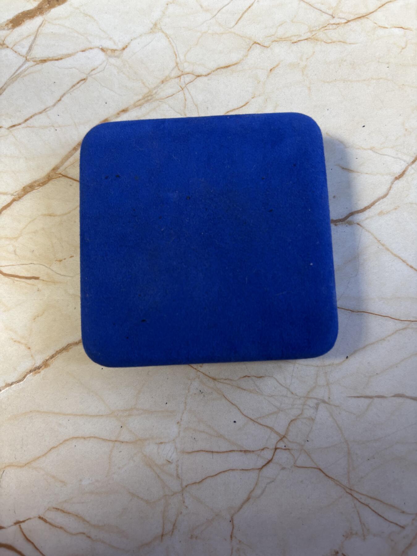 第197期拍卖 澳门1995年100元精制银币 澳门国际机场揭幕 925银28.28克 发行量：8千 盒证全 英国皇家造币厂代铸，银价491