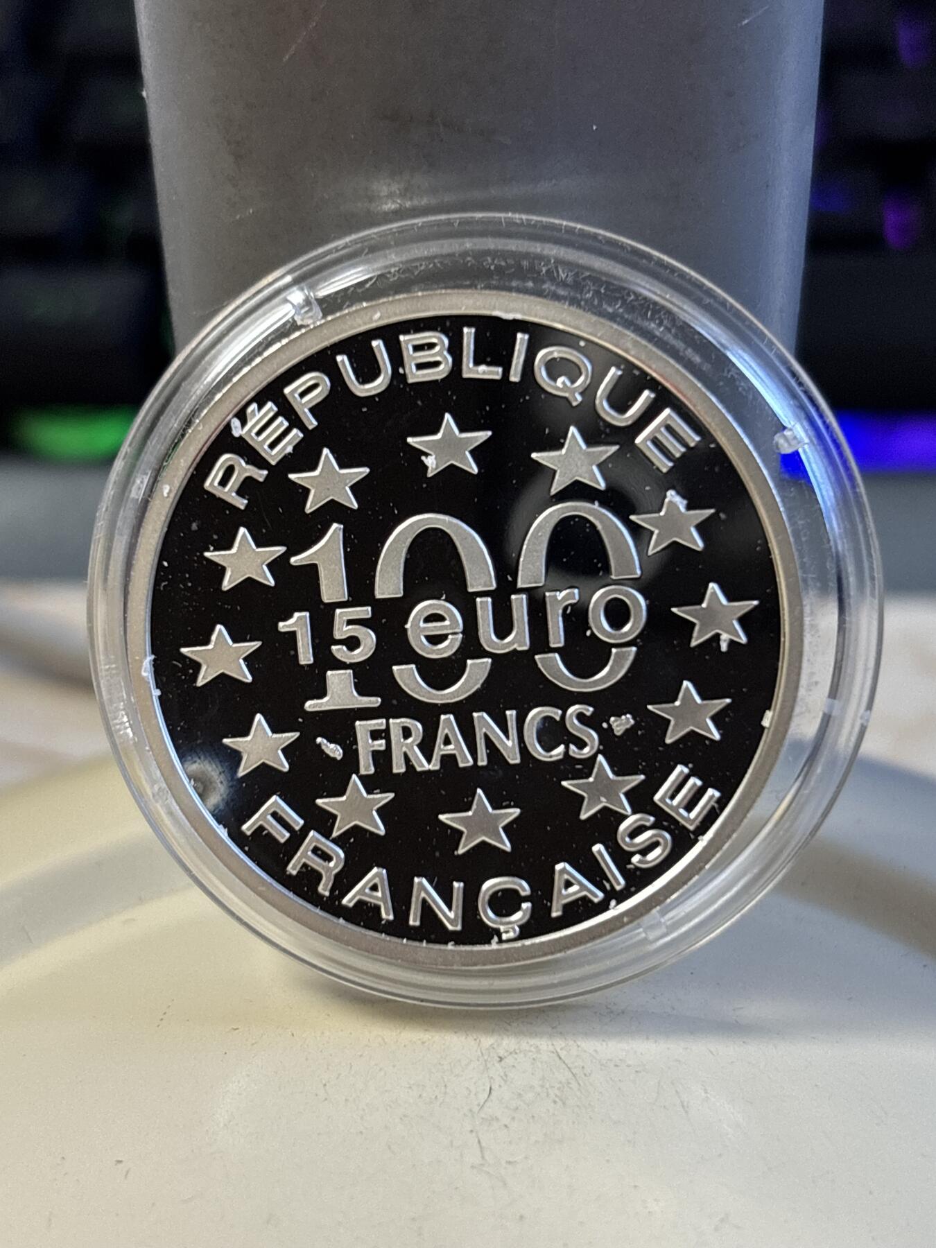 第197期拍卖 法国1997年100法郎/15欧元双面值精制银币 瓦茨拉夫城墙(卢森堡) 22.2克900银 发行量：2万 盒证全